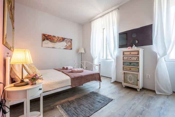 Room 4 of 47