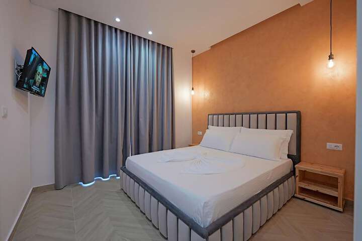 Room 3 of 141