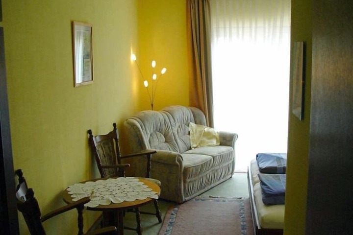 Room 7 of 16