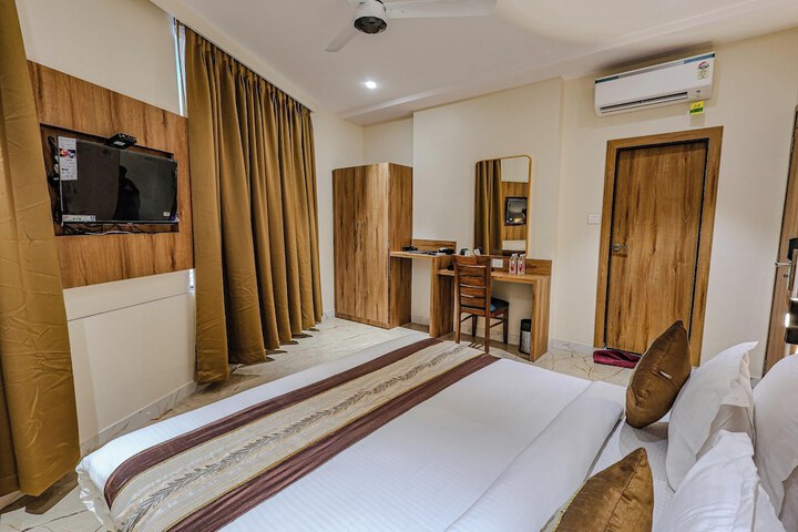 Room 16 of 156