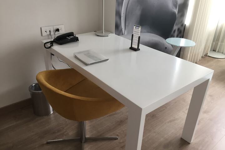 Room 3 of 89