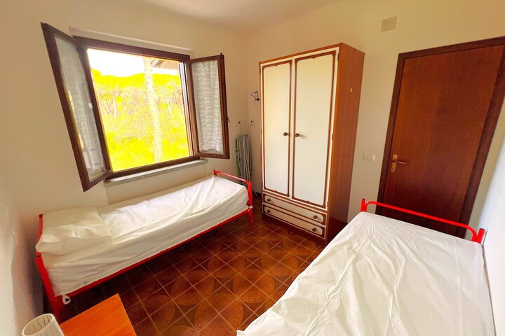 Room 4 of 11