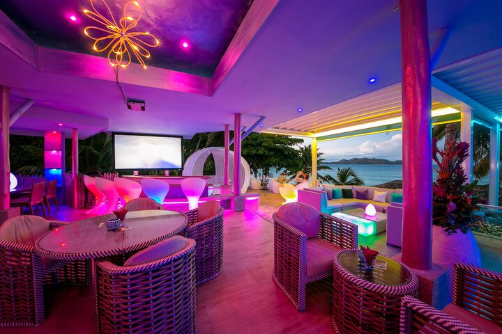 Lounge 96 of 131