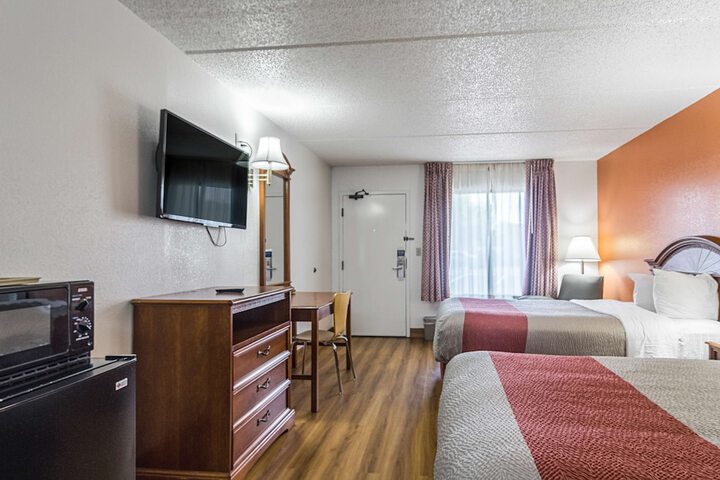 2 Double Beds (3 of 5)