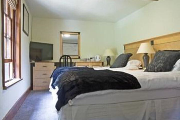 Room 11 of 30