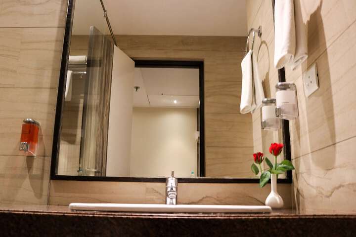 Room 9 of 35