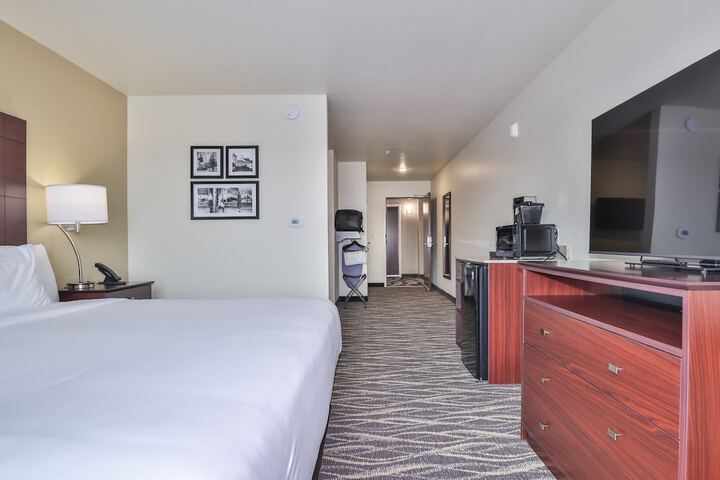 Studio Accessible King Size Bed (17 of 25)