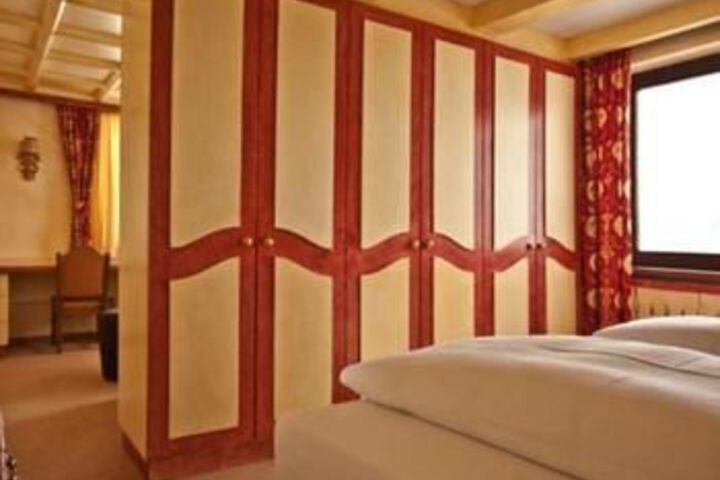 Room 21 of 43