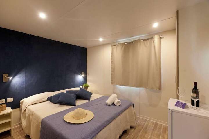 Room 2 of 126