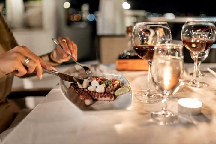 Dining 8 of 25