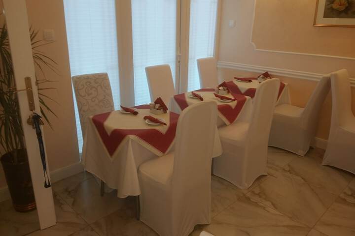 Dining 53 of 74