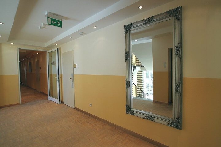 Ballroom/Hall 50 of 55