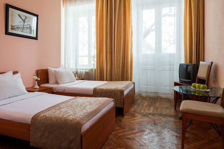 Room 8 of 48
