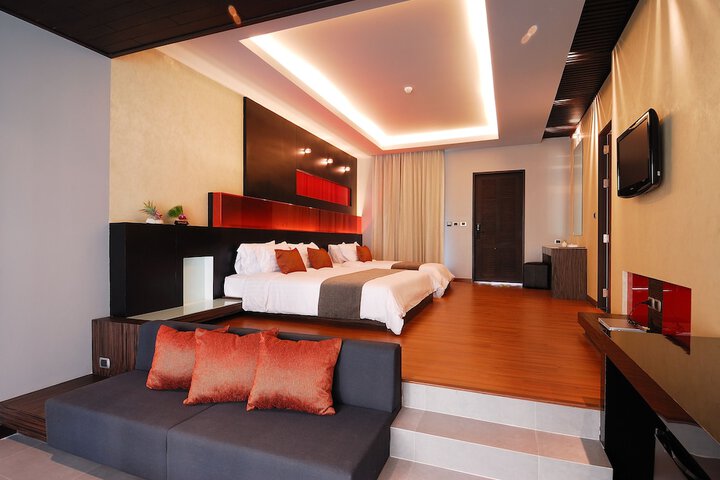 Room 32 of 210