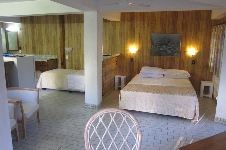 Room 4 of 63