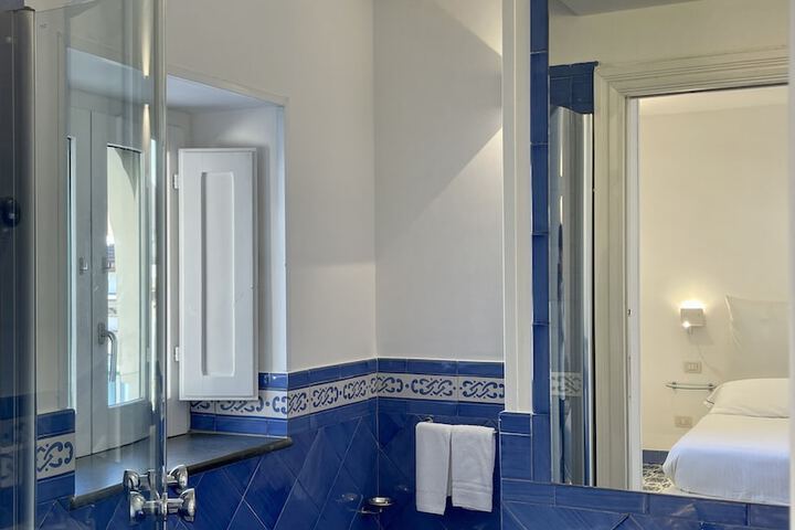 Room 30 of 50