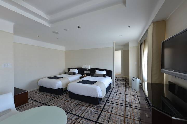 Room 27 of 75