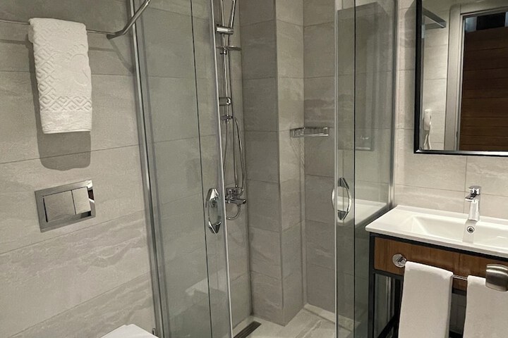 Room 10 of 22