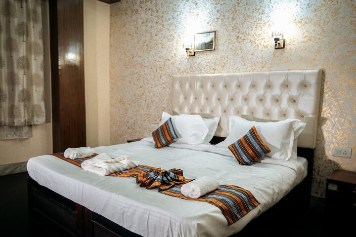 Room 12 of 30