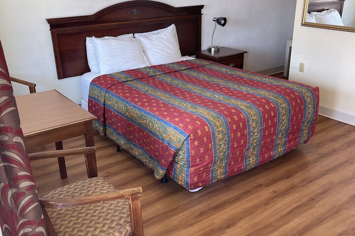 Room 5 of 28