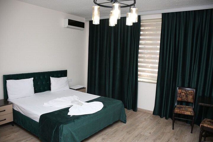 Room 6 of 26