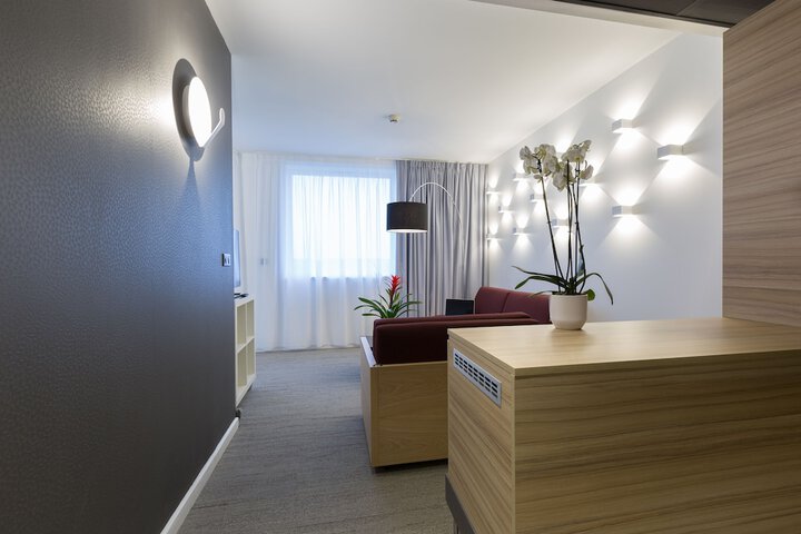 Room 100 of 278