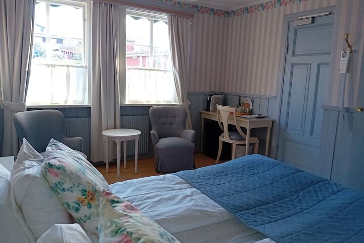 Room 12 of 51