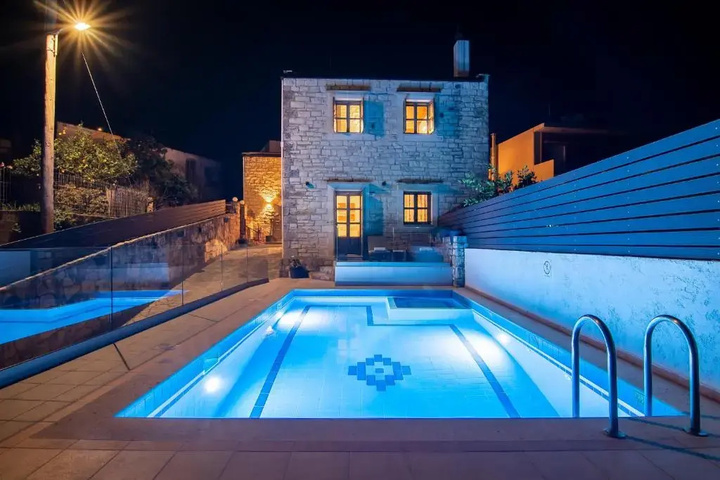 Pool 11 of 20