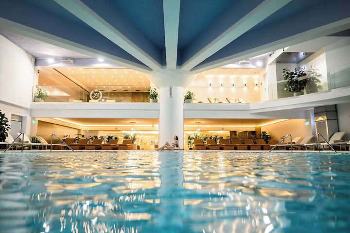 Hotel Pool