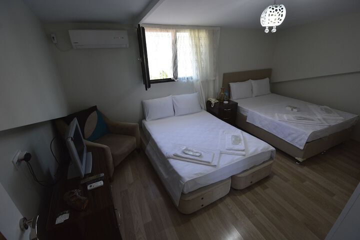 Room 12 of 22