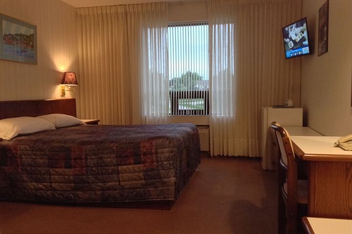 Room 9 of 34