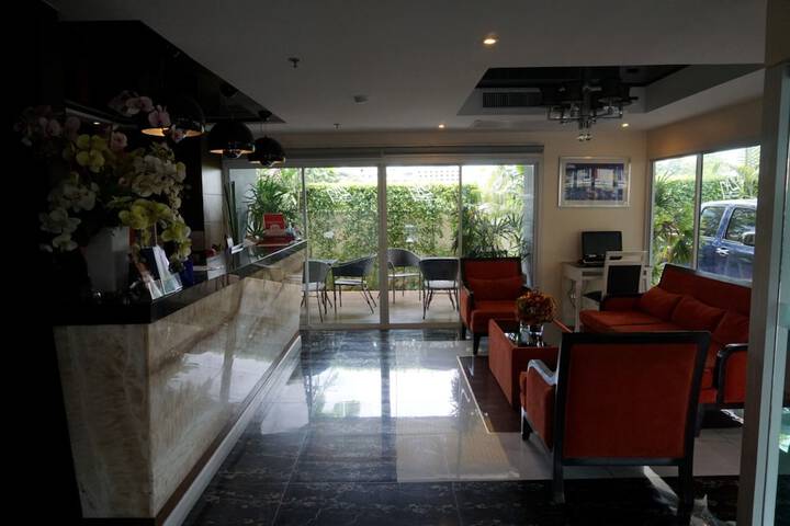 Entrance & Lobby