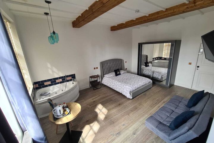 Room 11 of 25