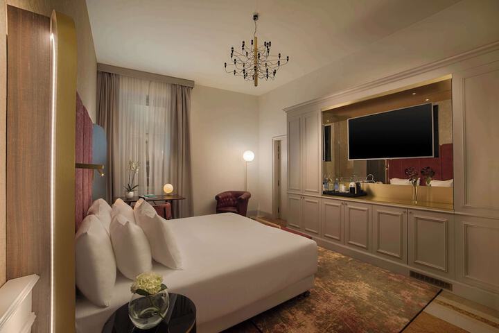Room 17 of 79