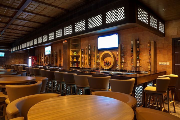 Lounge 54 of 62
