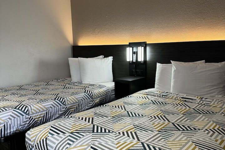 Room 32 of 54