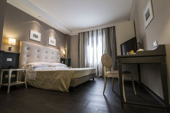 Room 7 of 32