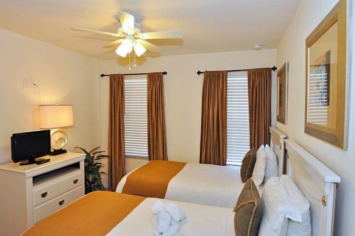 Room 6 of 25