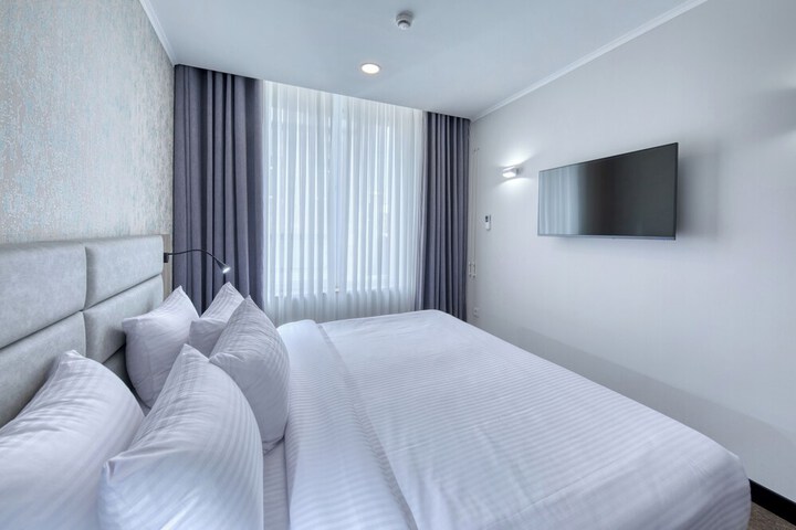 Room 8 of 43