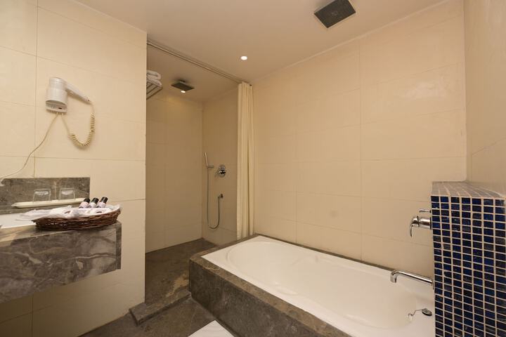 Room 18 of 48