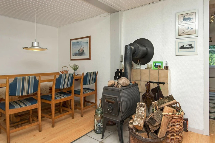 Dining 10 of 12
