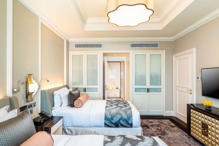 Room 5 of 109