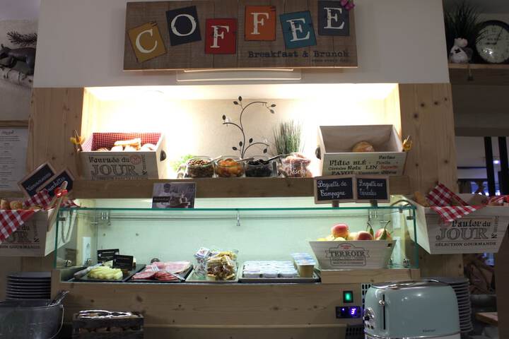 Breakfast/Coffee Service 59 of 78