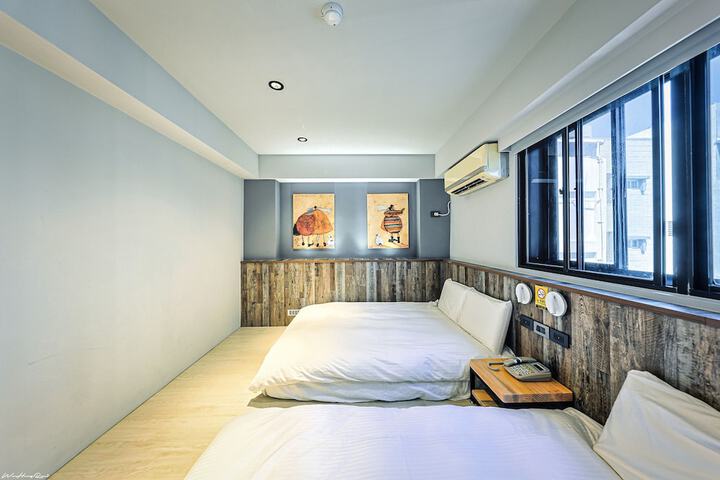 Room 25 of 42