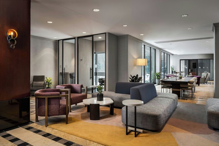 Entrance & Lobby