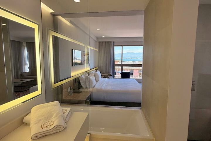 Room 36 of 41