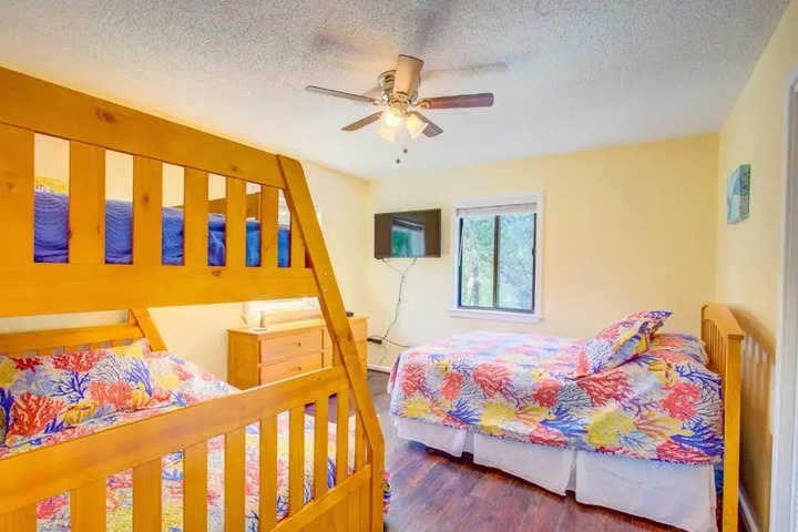 Room 4 of 18