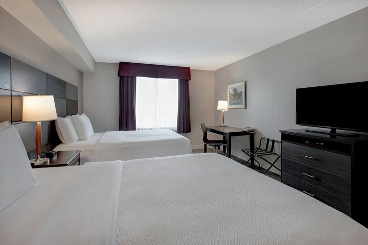 2 Queen Beds (17 of 17)