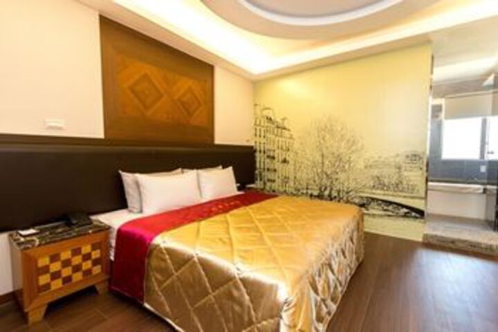 Room 8 of 21