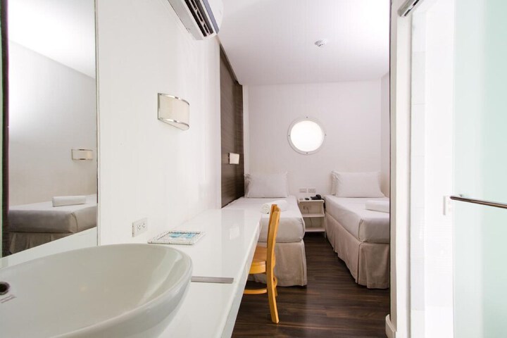 Room 21 of 27